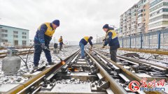 铁路部门积极应对雨雪冰